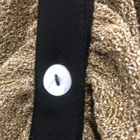 Camisa entallada de purpurina gris y negra con fruncido