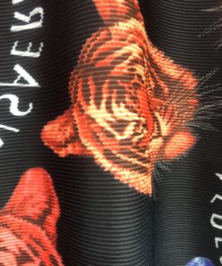 Alternative view of Vestido corto negro con caras de tigre de colores