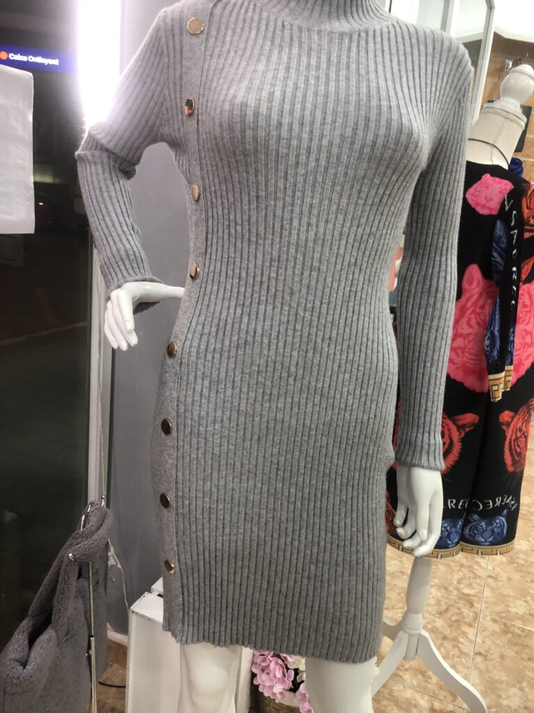 Vestido lana botones