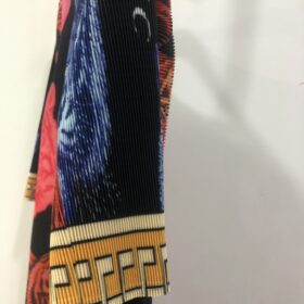 Vestido corto negro con caras de tigre de colores