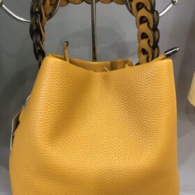 Bolso trenzado mostaza pequeño de polipiel ajustable
