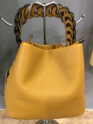 Bolso trenzado mostaza pequeño de polipiel ajustable