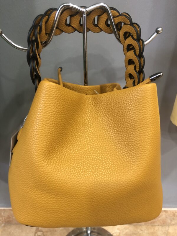Bolso trenzado mostaza pequeño de polipiel ajustable