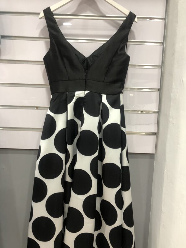 Vestido Largo Blanco de Lunares Negros Grandes