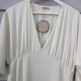 Vestido Largo Beige con Escote Pico Sexy – Elegancia Verano