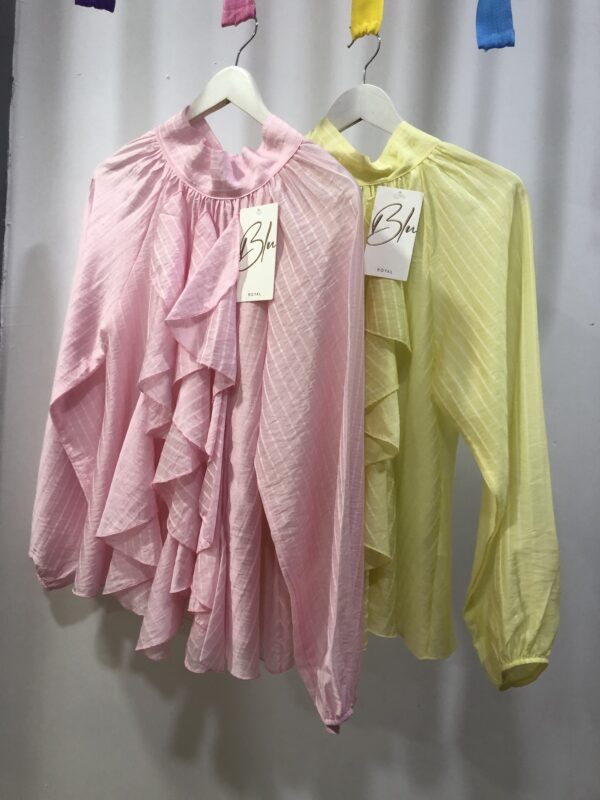 Blusa chorrera oversize con lacito tendencia