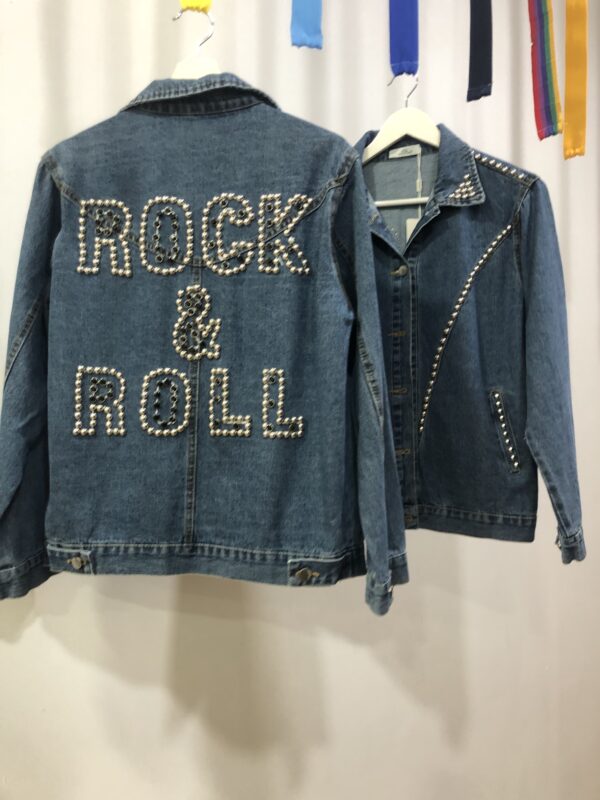 Chaqueta vaquera tachuelas