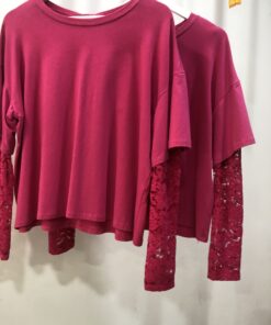 Jersey oversize fucsia con mangas de encaje
