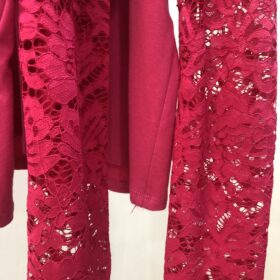 Jersey oversize fucsia con mangas de encaje