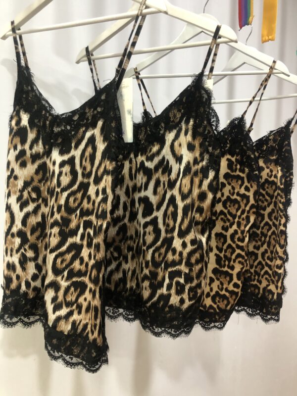 Lencera animal print con puntilla – Top leopardo sensual