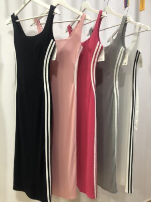 Vestido Largo Ajustado con Abertura Trasera y Copas