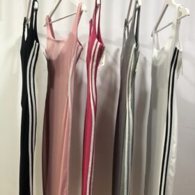 Vestido Largo Ajustado con Abertura Trasera y Copas