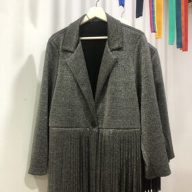 Americana oversize plata con brillo y flecos