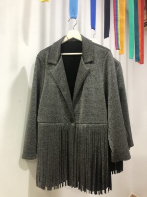 Americana oversize plata con brillo y flecos
