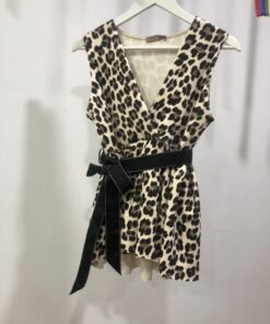 Jersey animal print beige con escote en V y lazada cintura