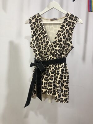 Jersey animal print beige con escote en V y lazada cintura