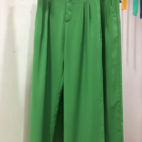 Pantalón recto verde menta con pinzas – Elegancia