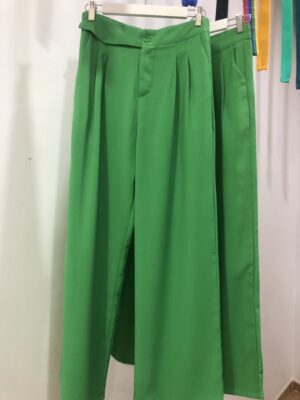Pantalón recto verde menta con pinzas – Elegancia