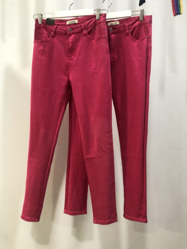 Pantalón recto fucsia push-up