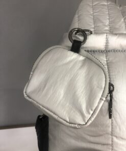 Alternative view of Mochila plateada metalizada con bolsito