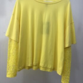 Jersey oversize fucsia con mangas de encaje