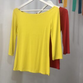 Camiseta básica entallada media manga
