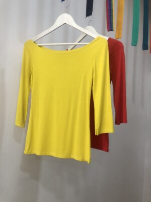 Camiseta básica entallada media manga