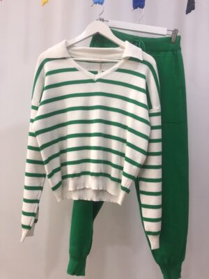 Conjunto de rayas verde menta con jersey pico