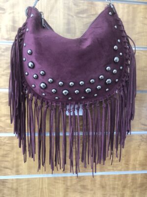 Bolso de serraje granate con flecos y tachuelas estilo luna