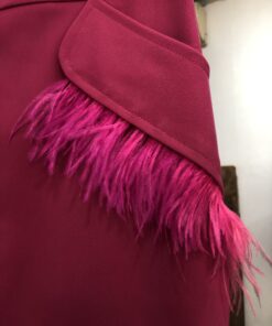 Alternative view of Falda fucsia recta con bolsillos y plumas – elegante