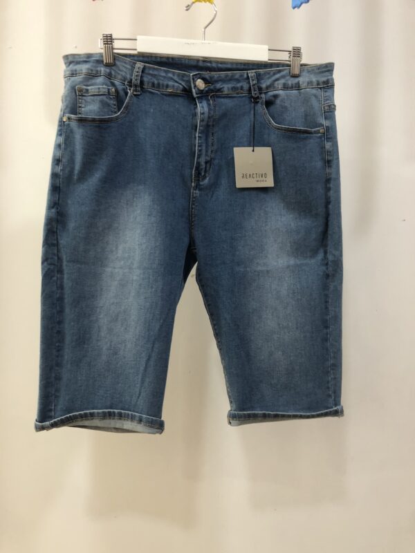 Pantalón vaquero corto azul oscuro cómodo y elástico