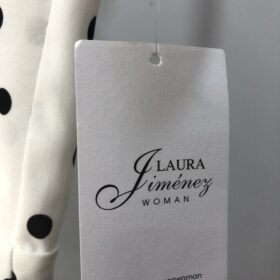 Mono corto de lunares blanco con cinturón – Laura Gimenez