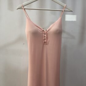 Vestido largo rosa palo elegante y tirantes finos