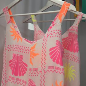 Mono largo flúor estampado cómodo y favorecedor