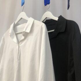 Camisa Básica Larga de Algodón con Elastano – Blanco y Negro