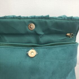 Bolso volante seraje azul oscuro elegante triangular