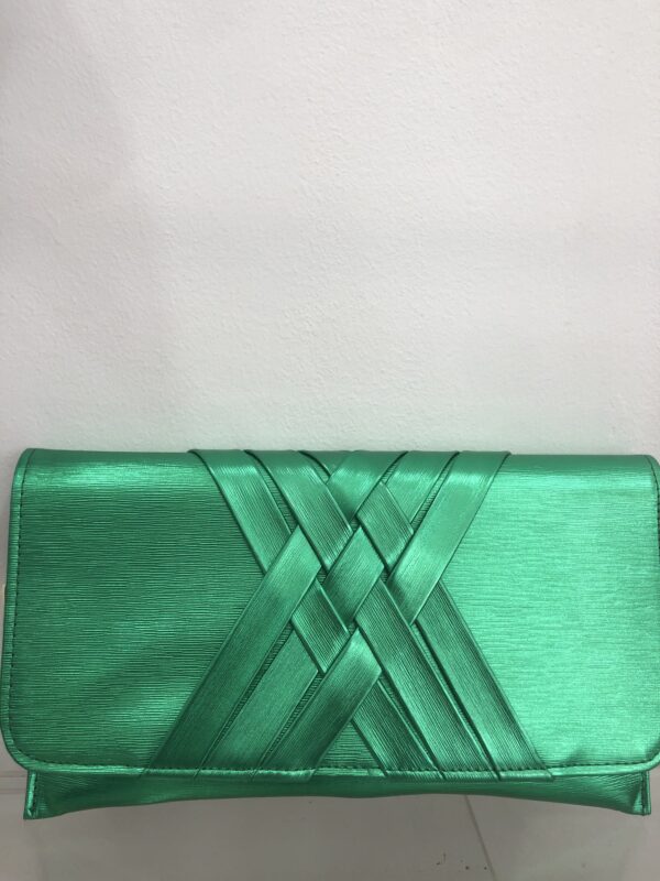 Bolso de fiesta verde metalizado estilo triangular