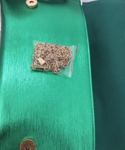 Alternative view of Bolso de fiesta verde metalizado estilo triangular