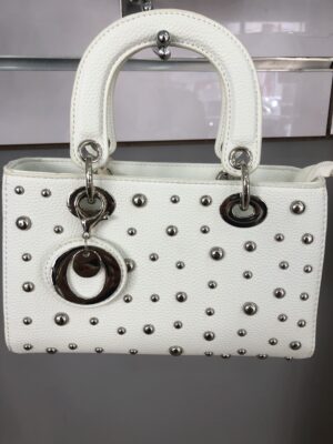 Bolso pequeño con tachuelas  tendencia