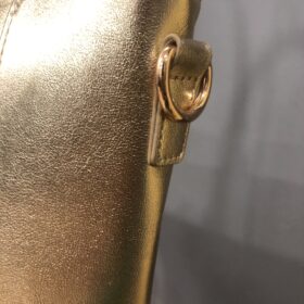 Bolso Grande Dorado Rectangular | Elegancia y Estilo