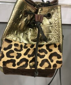Mochila animal print de piel dorada y gris elegante