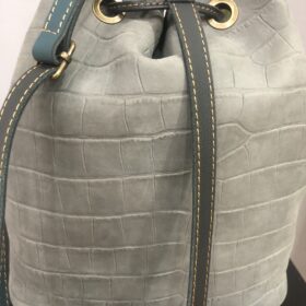 Mochila animal print de piel dorada y gris elegante