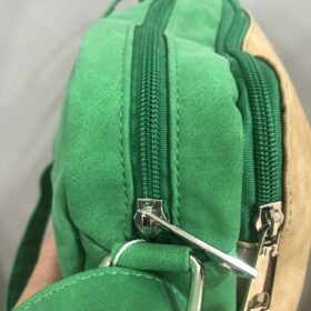 Bolso seraje verde y camel cuadrado tipo bandolera