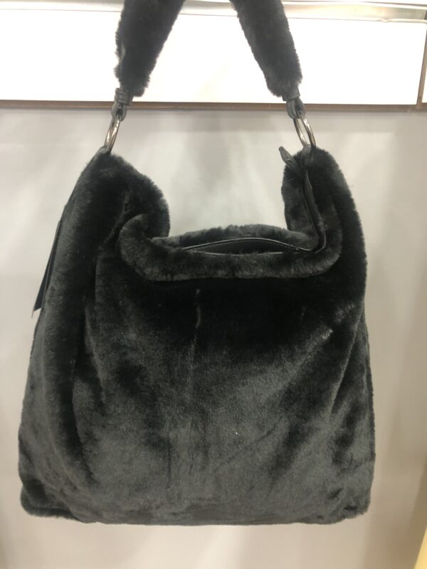 Bolso negro de terciopelo grande y elegante