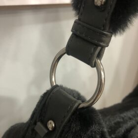 Bolso negro de terciopelo grande y elegante