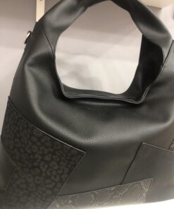 Alternative view of Bolso negro cuadrado animal print en polipiel grande