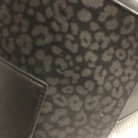Bolso negro cuadrado animal print en polipiel grande