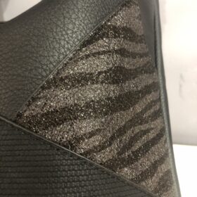 Bolso negro cuadrado animal print en polipiel grande