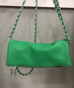 Bolso pequeño verde menta con cadena estilo triangular