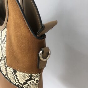 Bolso camel grande con parches animal print único